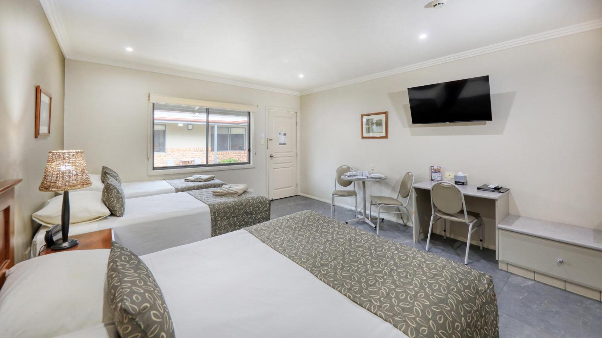 The Saltbush Motor Inn Hay Exterior foto